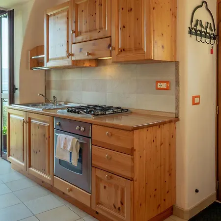 Studio-apartment Mit Balkon Mit Seeblick Und Zugang Zum Garten By Interhome Appartement Riva di Solto