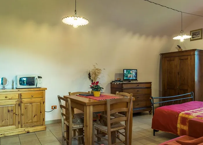 Studio-apartment Mit Balkon Mit Seeblick Und Zugang Zum Garten By Interhome Appartement