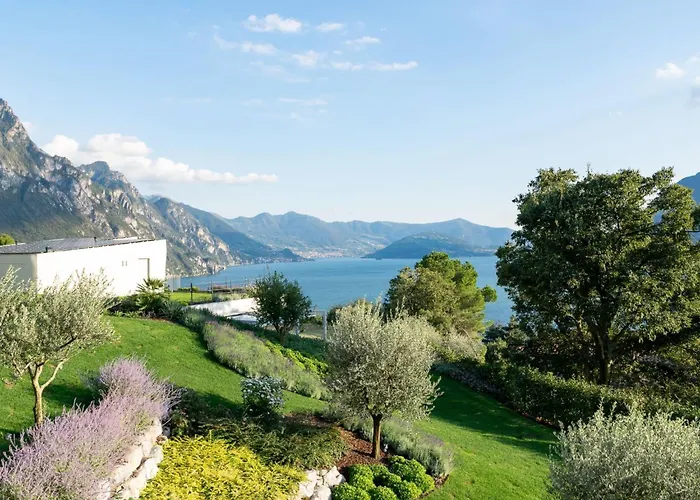 Studio-apartment Mit Balkon Mit Seeblick Und Zugang Zum Garten By Interhome *